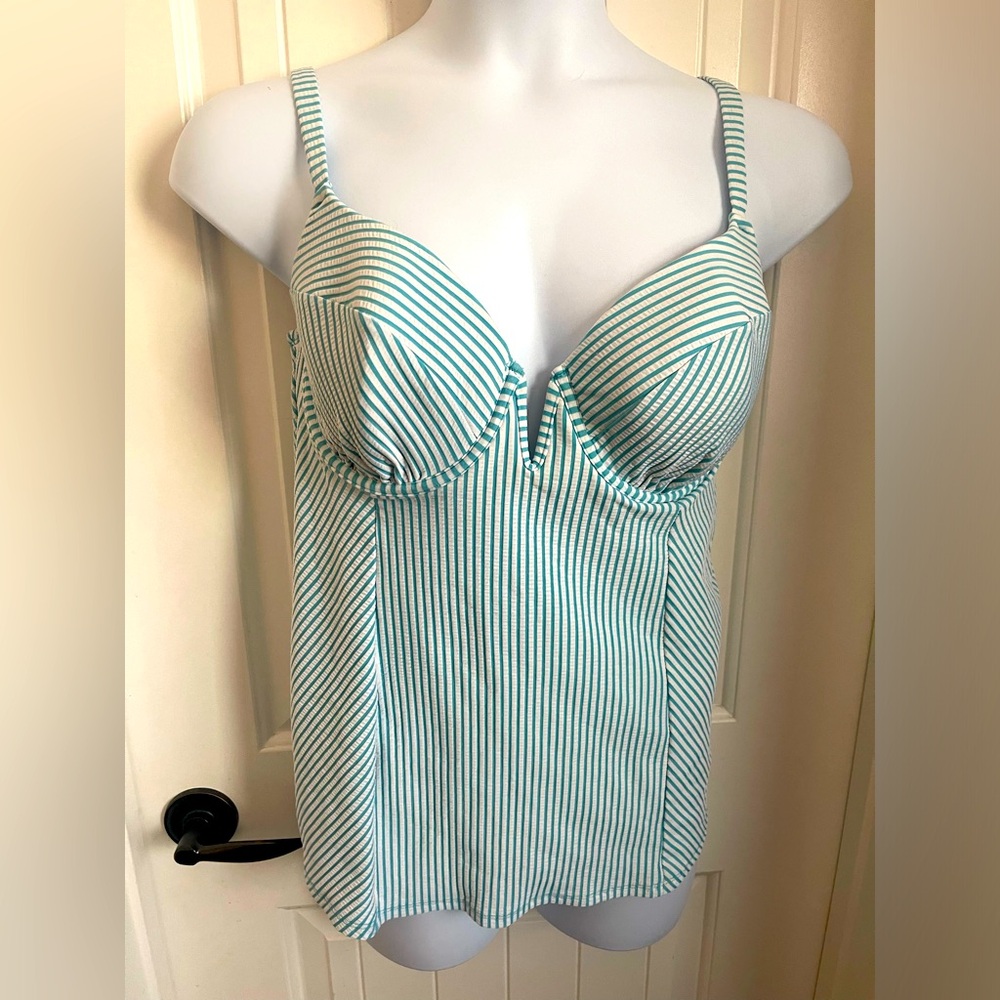 Cacique Aqua &White Seersucker Tankini w/Adjustable Straps Underwire, Size 38 DD